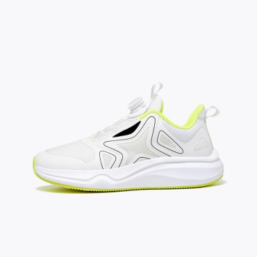 Lightweight and breathable running shoes