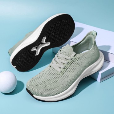 Low-top lace-up lightweight athletic shoes