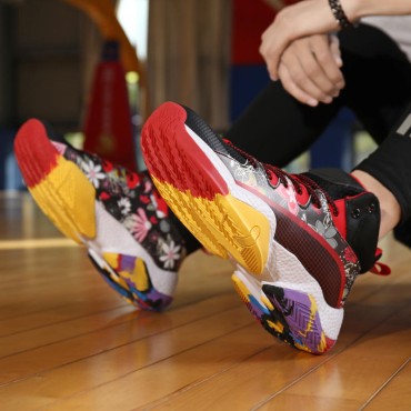 Colorful outdoor high-top athletic shoes Colorful outdoor high-top athletic shoes